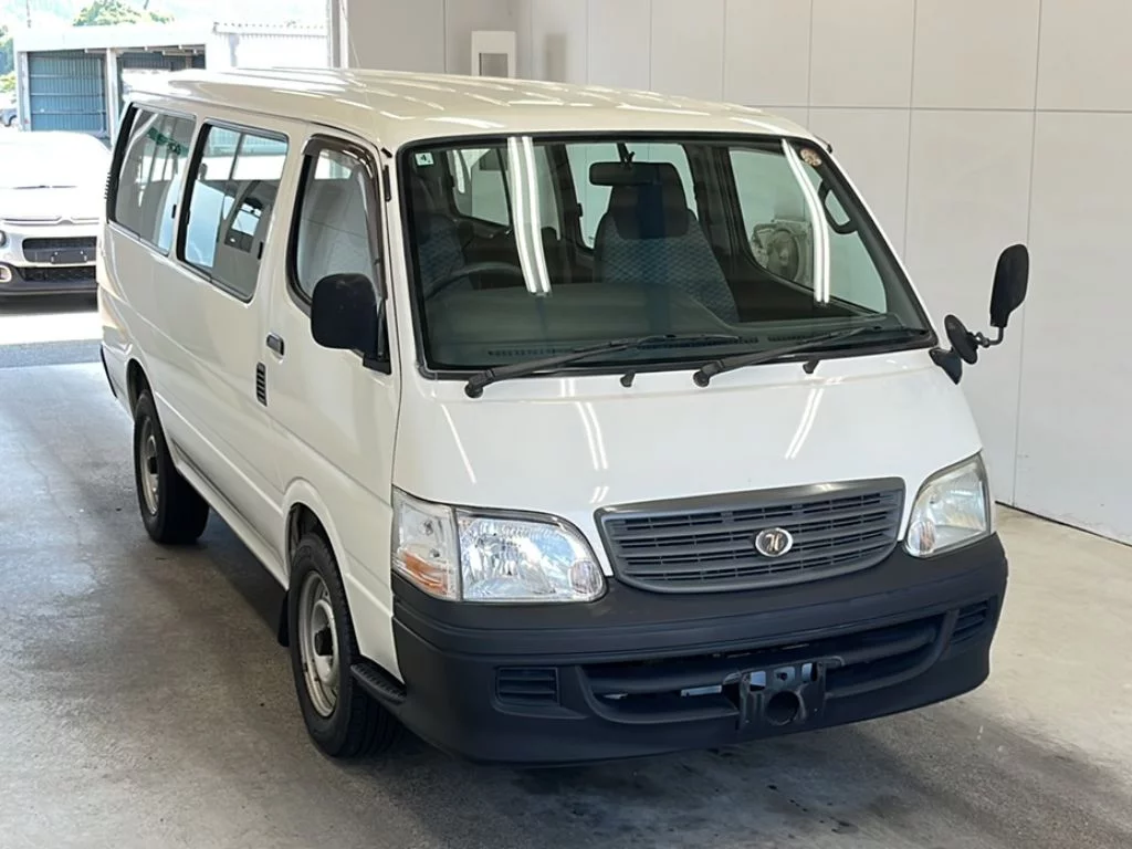 Toyota HiAce  с аукциона в Японии