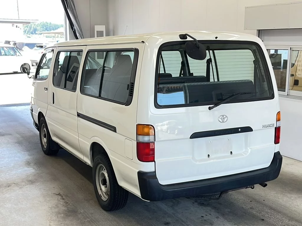 Toyota HiAce  с аукциона в Японии