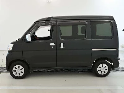 TOYOTA PIXIS VAN