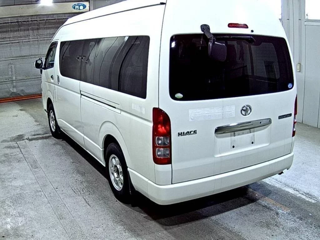 Toyota HiAce  с аукциона в Японии