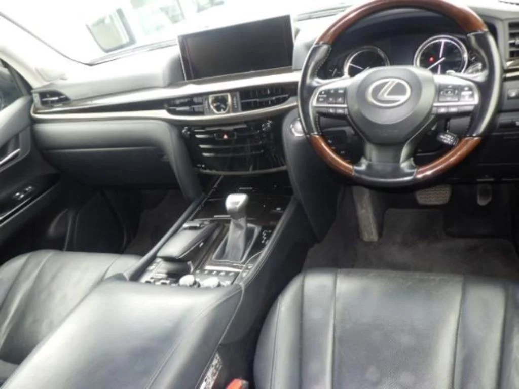 Lexus LX570  с аукциона в Японии