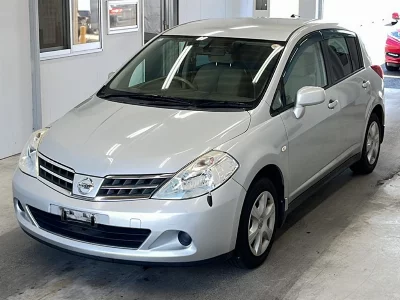 NISSAN TIIDA