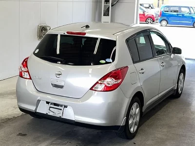 NISSAN TIIDA