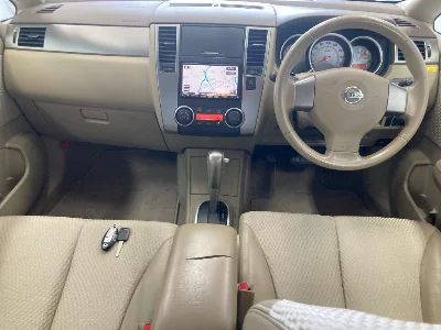 NISSAN TIIDA