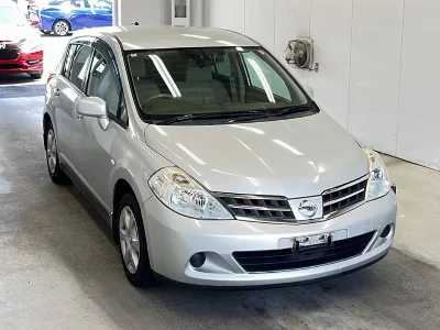 NISSAN TIIDA