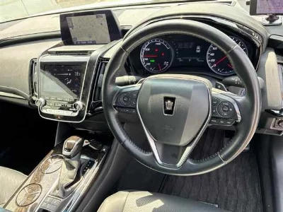 Toyota CROWN HYBRID