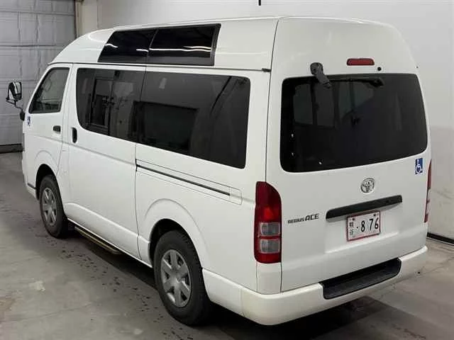 Toyota RegiusAce  с аукциона в Японии