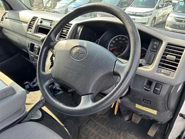 Toyota RegiusAce  с аукциона в Японии
