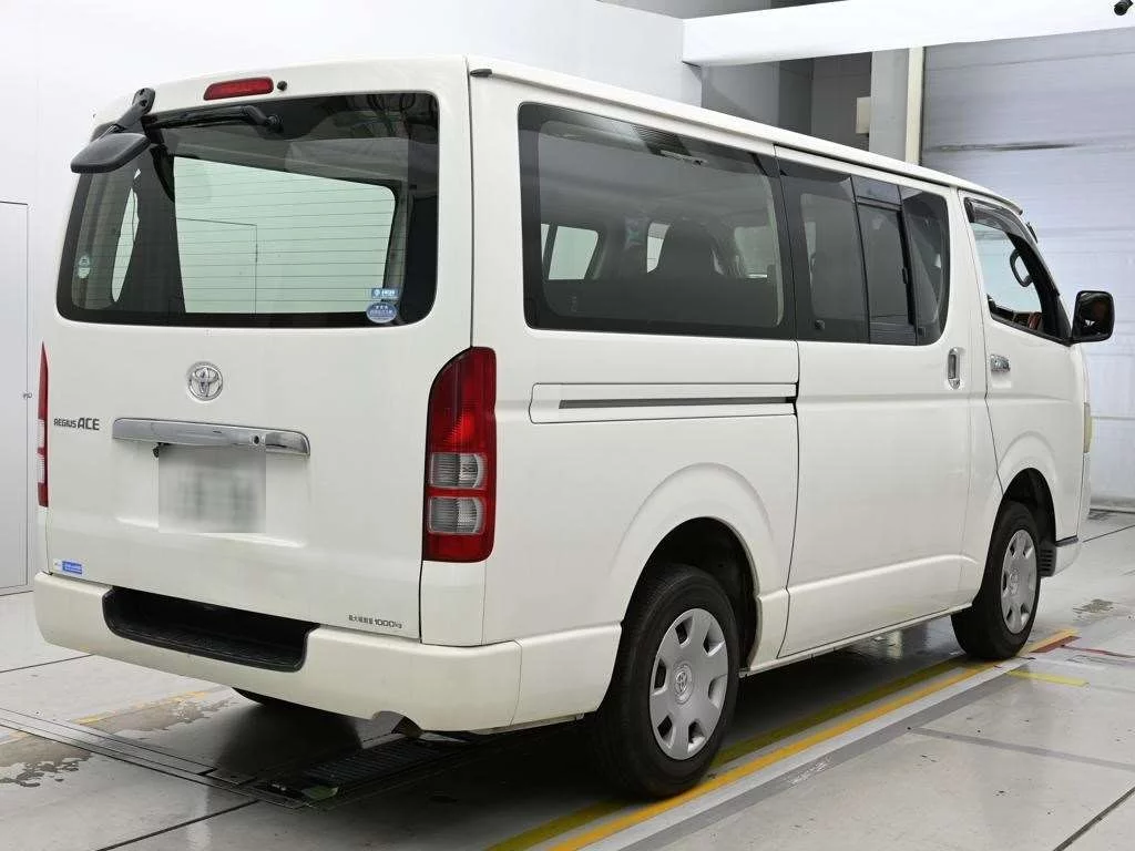 Toyota RegiusAce  с аукциона в Японии