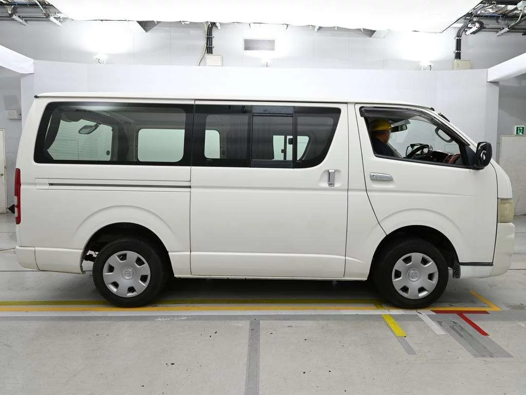 Toyota RegiusAce  с аукциона в Японии
