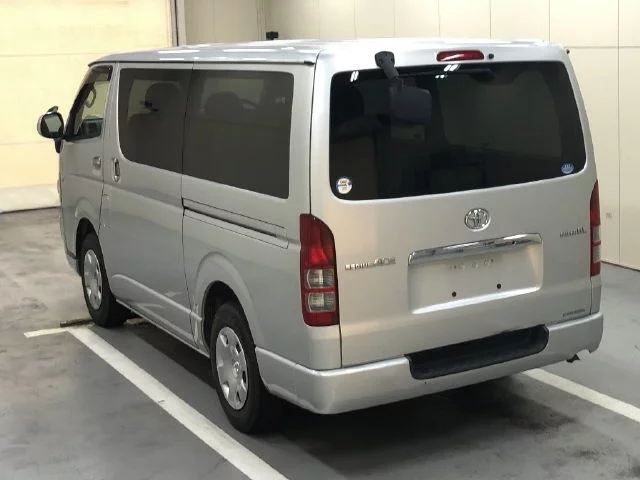 Toyota RegiusAce  с аукциона в Японии