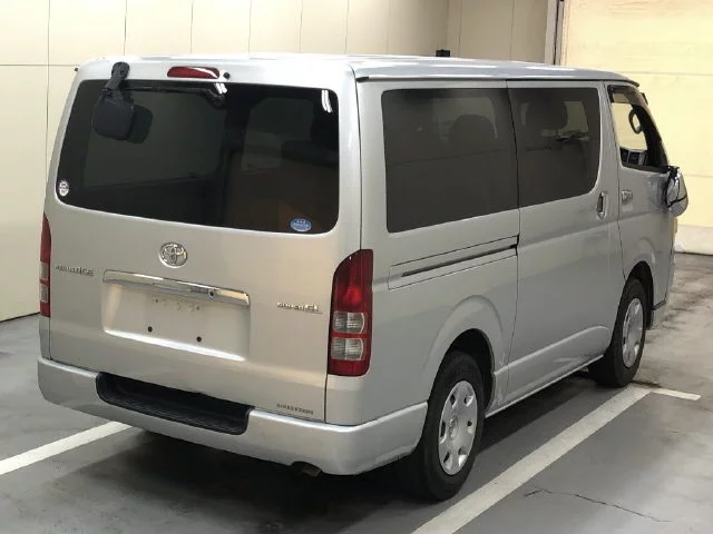 Toyota RegiusAce  с аукциона в Японии