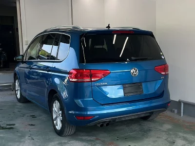 VOLKSWAGEN GOLF TOURAN