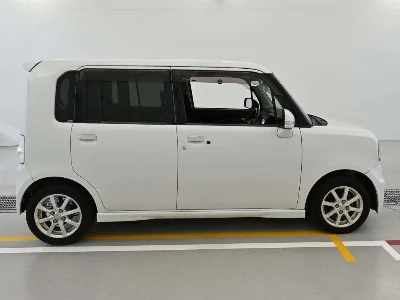 Toyota Pixis Space