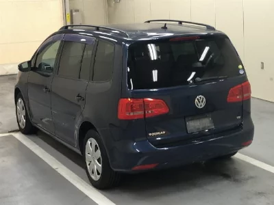 VOLKSWAGEN GOLF TOURAN