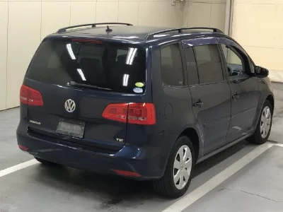 VOLKSWAGEN GOLF TOURAN