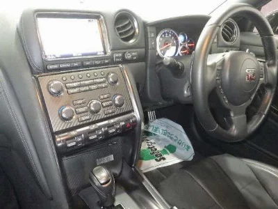NISSAN GT-R