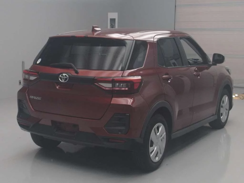 Toyota Raize  с аукциона в Японии