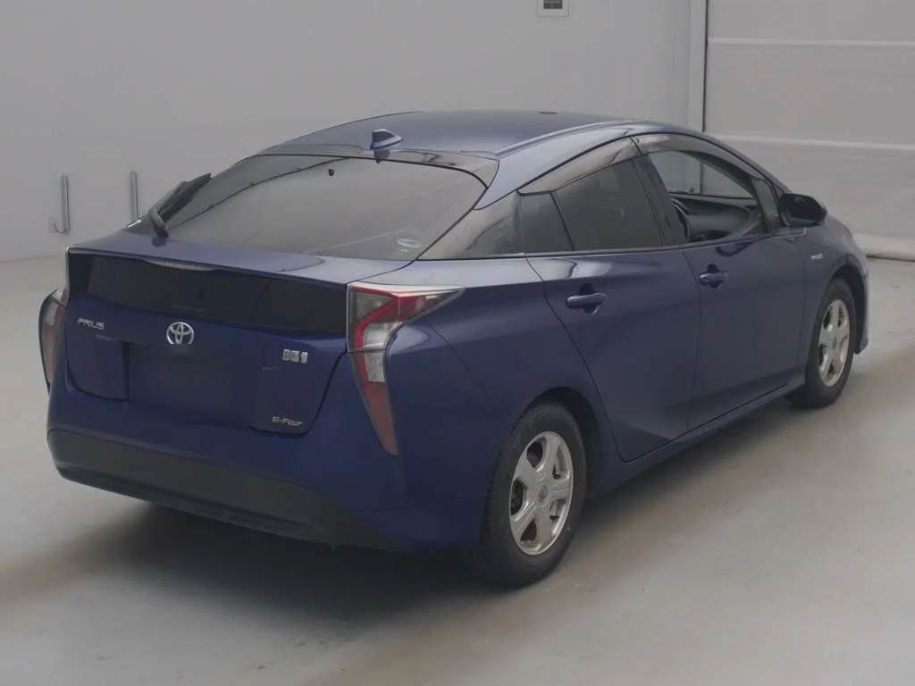 Toyota Prius  с аукциона в Японии