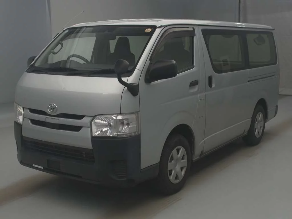 Toyota RegiusAce  с аукциона в Японии