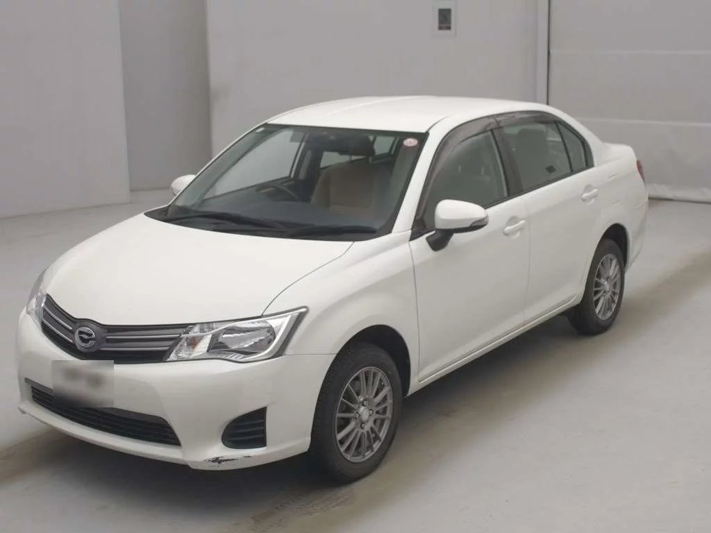 Toyota Corolla Axio  с аукциона в Японии