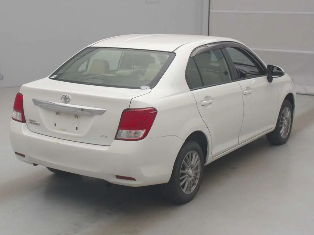 Toyota Corolla Axio  с аукциона в Японии