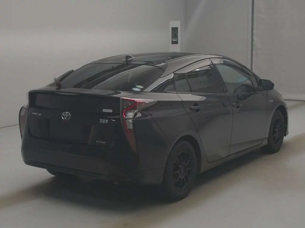 Toyota Prius  с аукциона в Японии
