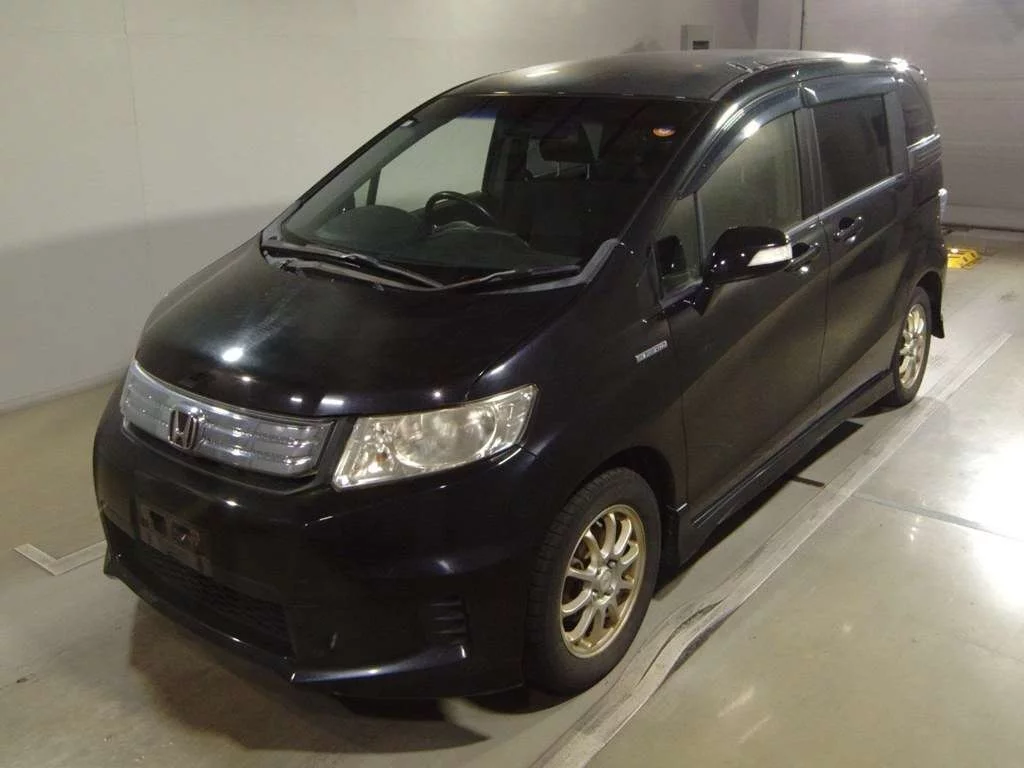Honda Freed Spike  с аукциона в Японии