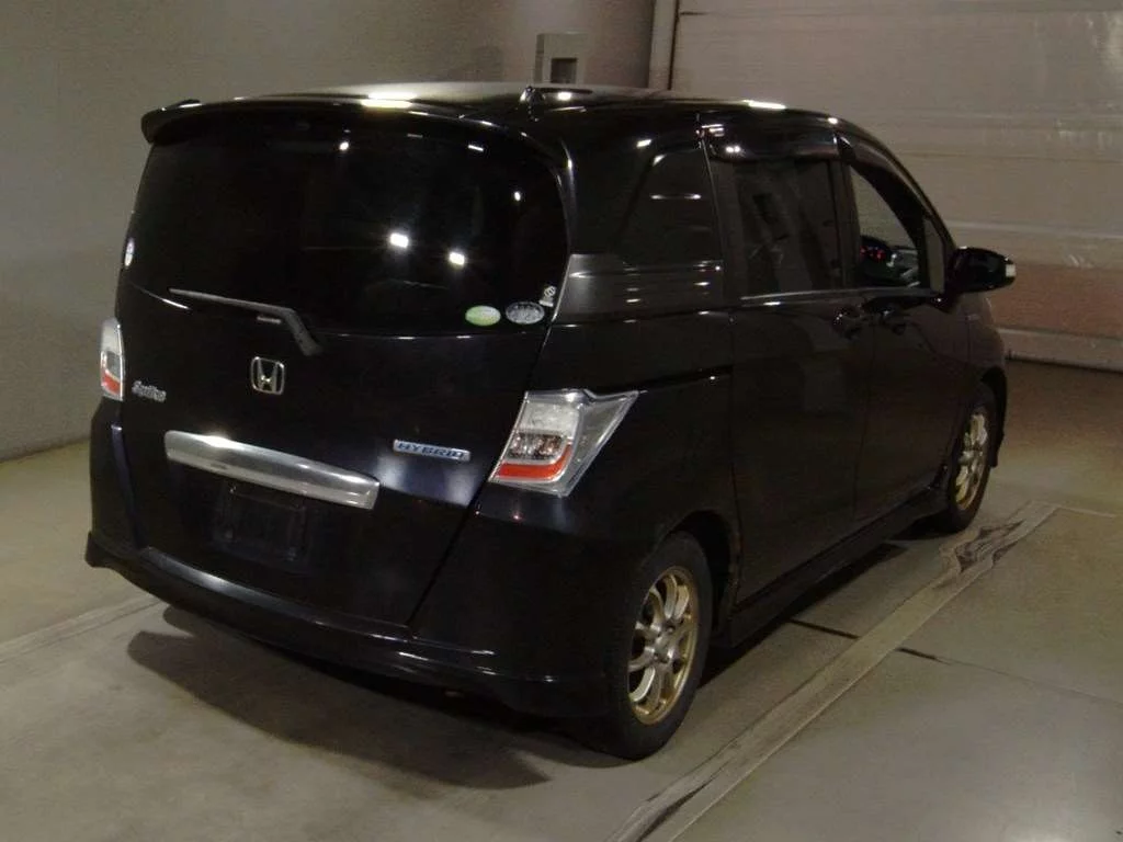 Honda Freed Spike  с аукциона в Японии
