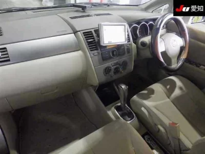 NISSAN TIIDA