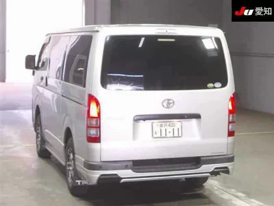 TOYOTA HIACE VAN