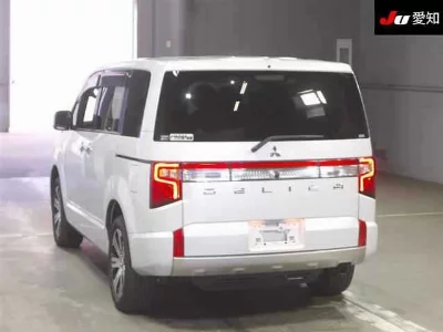 MITSUBISHI DELICA D:5