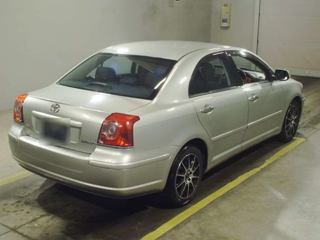 Toyota Avensis  с аукциона в Японии