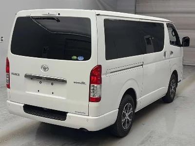 TOYOTA HIACE VAN