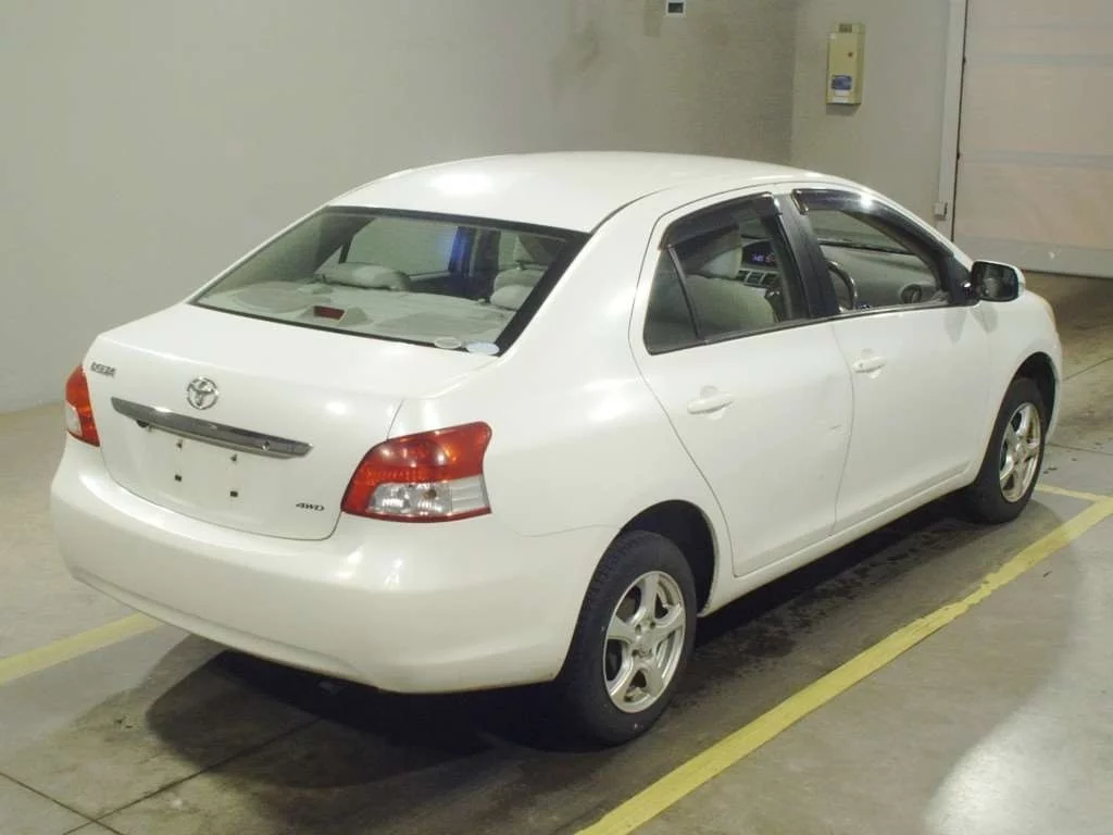 Toyota Belta  с аукциона в Японии