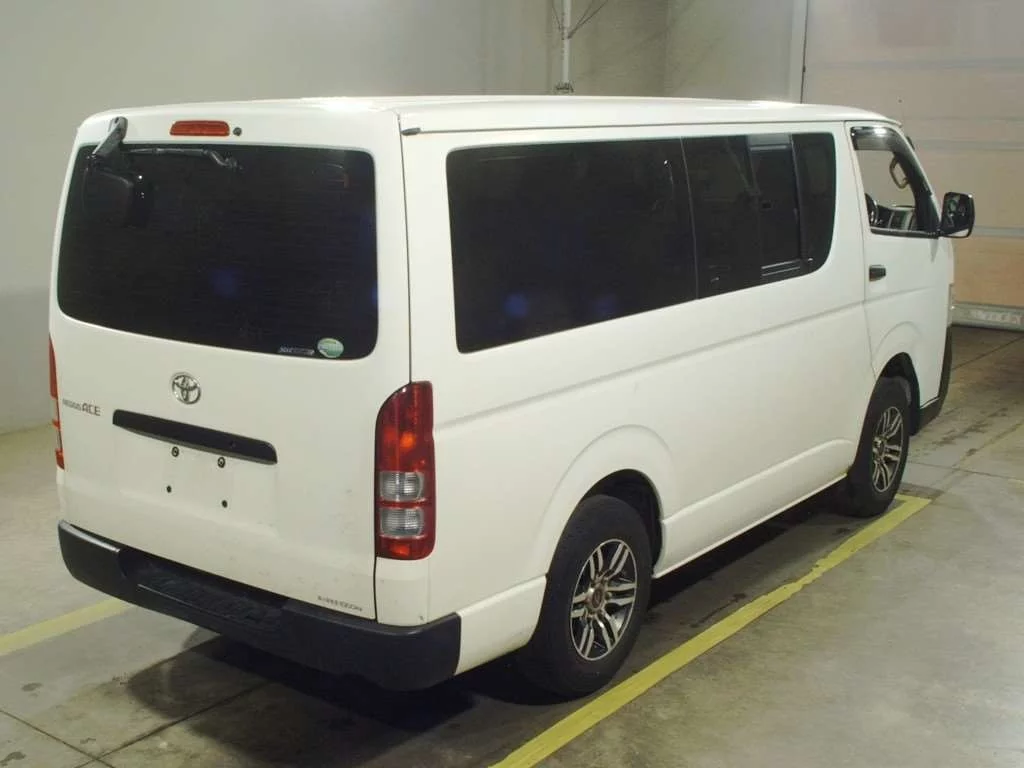 Toyota RegiusAce  с аукциона в Японии