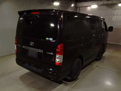 TOYOTA HIACE VAN