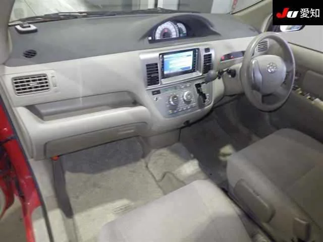Toyota Raum  с аукциона в Японии