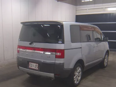 MITSUBISHI DELICA D:5