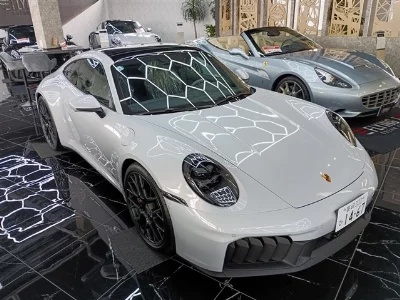 PORSCHE 911