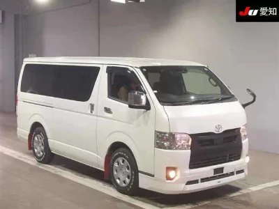 TOYOTA HIACE VAN