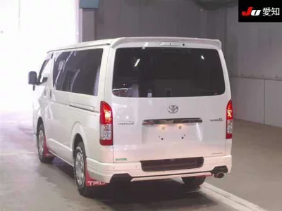 TOYOTA HIACE VAN