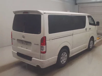 TOYOTA HIACE VAN