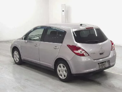 NISSAN TIIDA