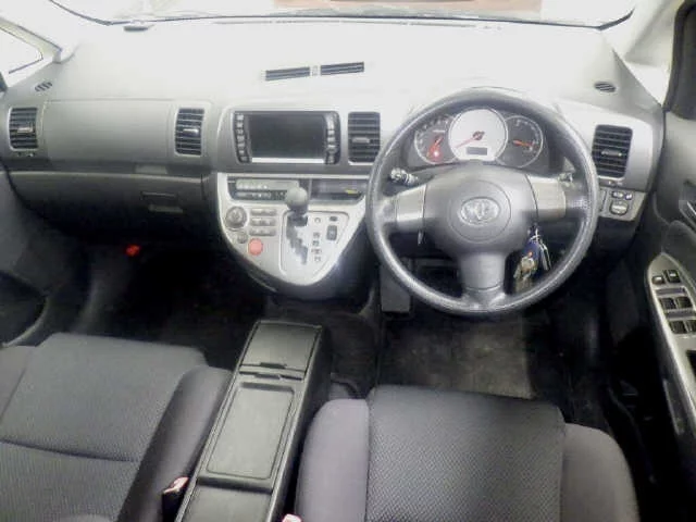 Toyota Wish  с аукциона в Японии