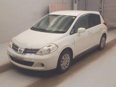 NISSAN TIIDA