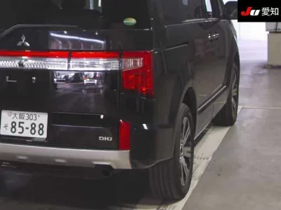MITSUBISHI DELICA D:5