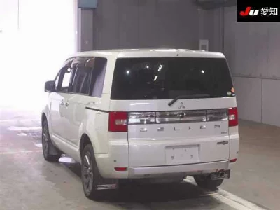 MITSUBISHI DELICA D:5