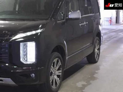 MITSUBISHI DELICA D:5