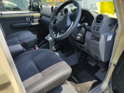 Toyota LAND CRUISER 70